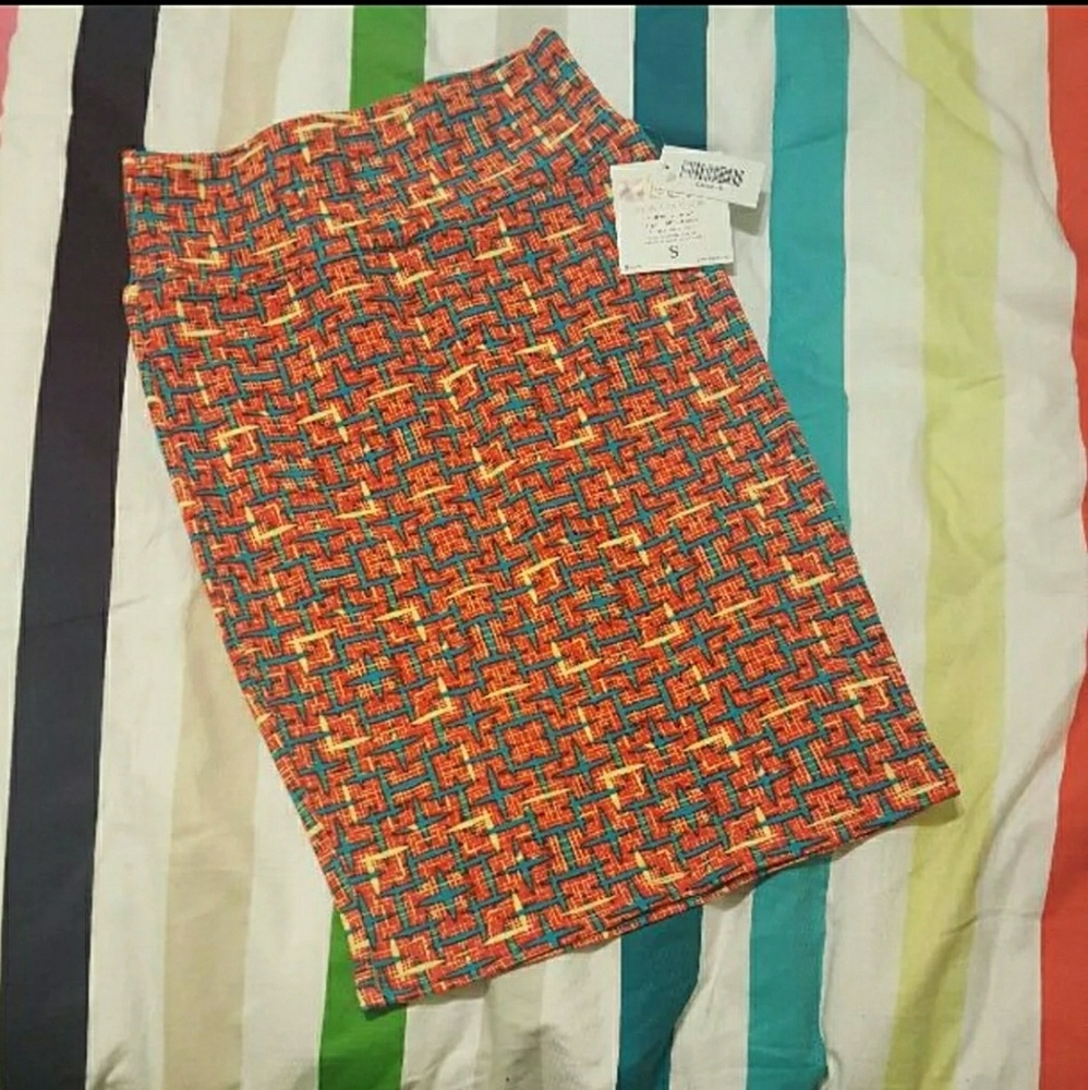 NWT Lularoe S Retro Print Cassie Skirt